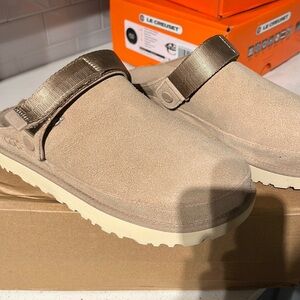 UGG®
Women's Goldenstar Slip On Slingback Clogs
Brand New Never Worn